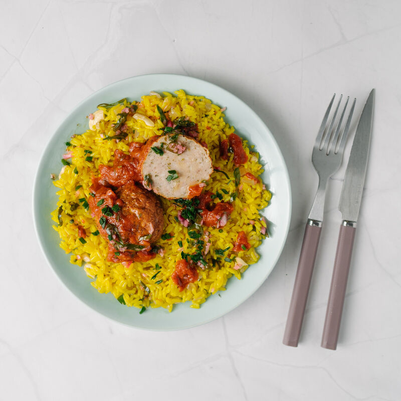 Boulettes de porc, salsa rosso aillée, riz iranien.