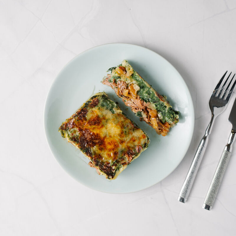 Gratin de blettes et effiloché de boeuf comme un Parmentier, tombée de feuilles et épinards