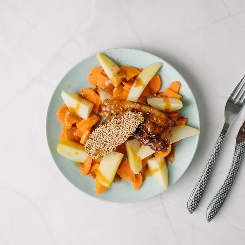 Poitrine de porc caramélisée pommes de terre et carottes fondantes