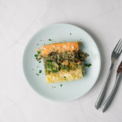 Moussaka de lentilles et laitue poêlée, pomme de terre et patate douce,  tomme gratinée