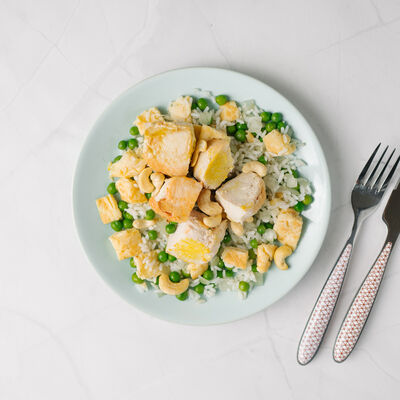 Sauté de poulet caramélisé, noix de cajou, riz cantonnais