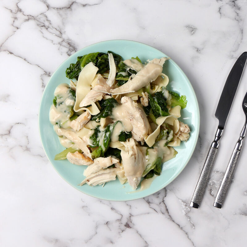 Poulet sauce suprême, tagliatelles et fondue de laitue
