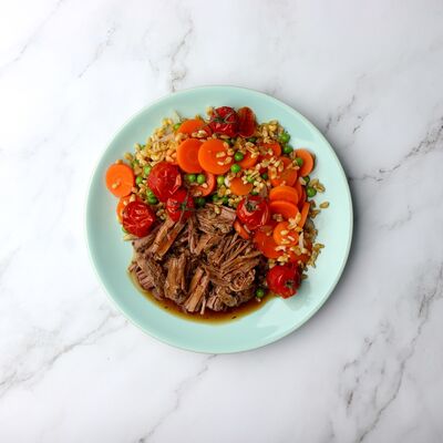 Le boeuf carottes, poêlée de blé et tomates cerises confites