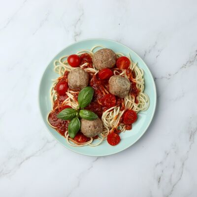 Polpettes de boeuf, spaghettis et coulis de tomates