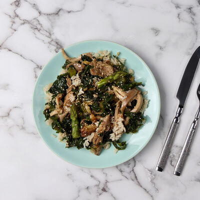 Wok de poulet au chou kale et asperges, riz parfumé