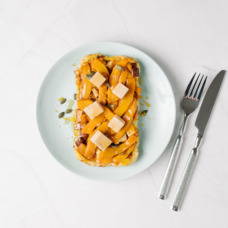 Courge rôtie, façon "Tatin" tofu infusé au thym et confit d'oignons