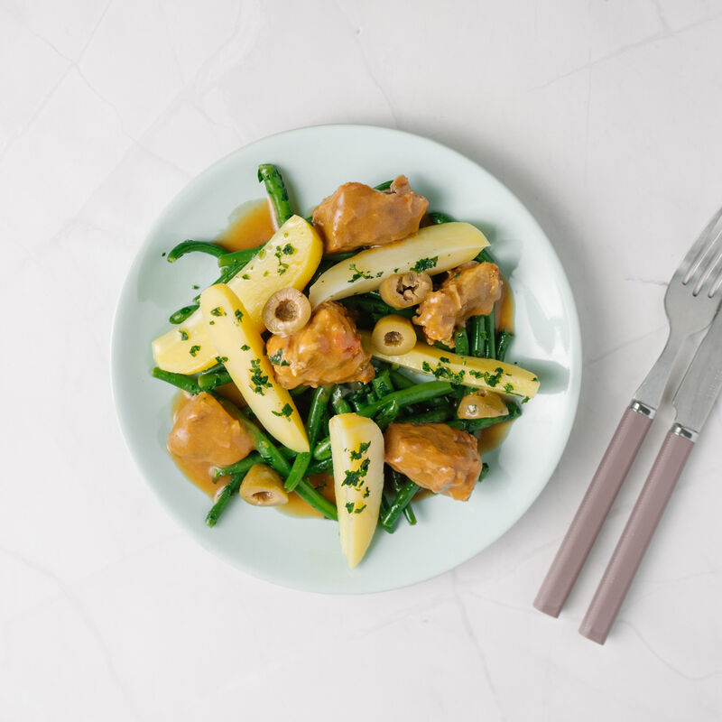 Paleron de boeuf fondant aux olive, pomme vapeur et haricot vert en persillade