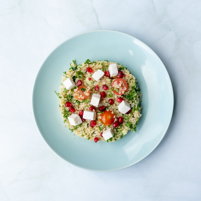 Salade de boulgour, chèvre frais et grenade